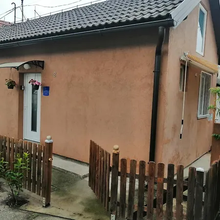 Break Apartment *